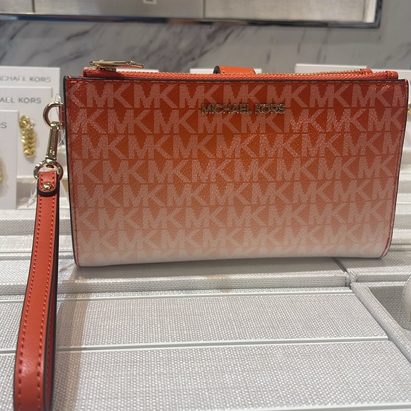 Michael Kors Jet Set Lg Ombré Signature Logo Double Zip Wallet Wristlet
RED - Picture 5 of 16